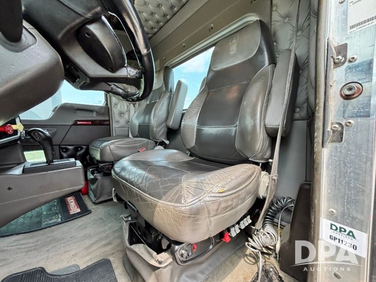 2014-kenworth-w900-image-90
