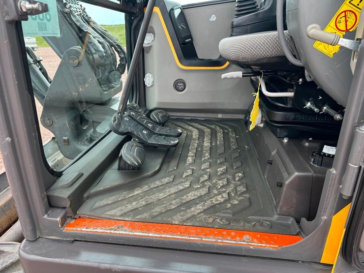 2020-volvo-ecr88d-image-51