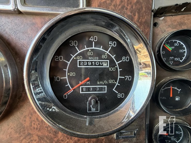 2005-kenworth-w900-image-44