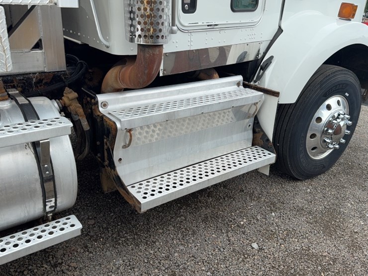 2008-kenworth-t800-image-6