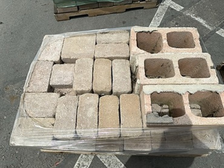 lot#-137-pallet-of-paver-stones-image-2
