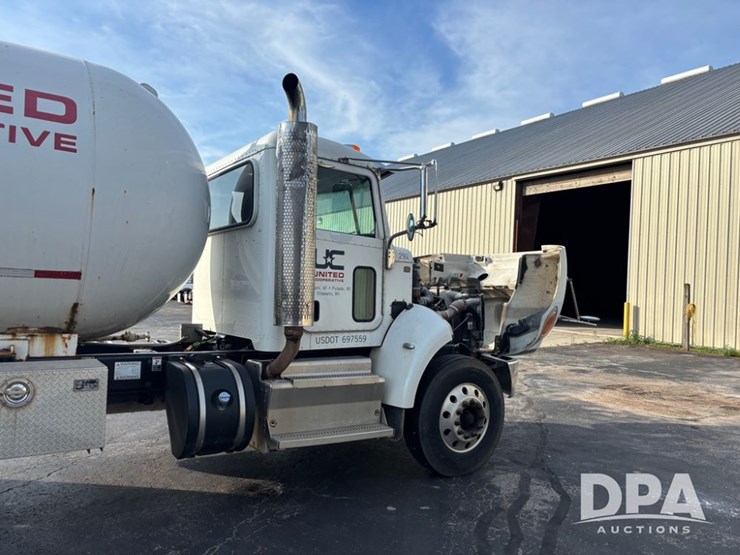 2013-peterbilt-337-image-51