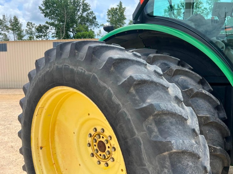 2012-john-deere-7230r-image-30
