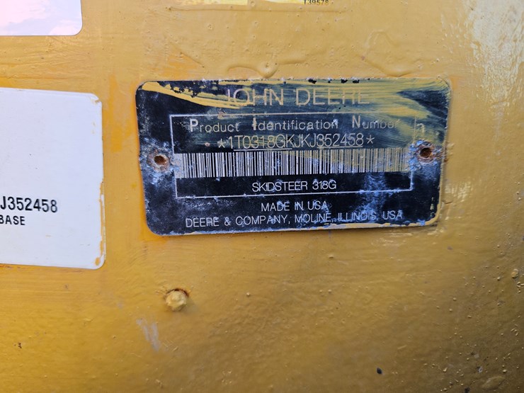 2019-deere-318g-image-15