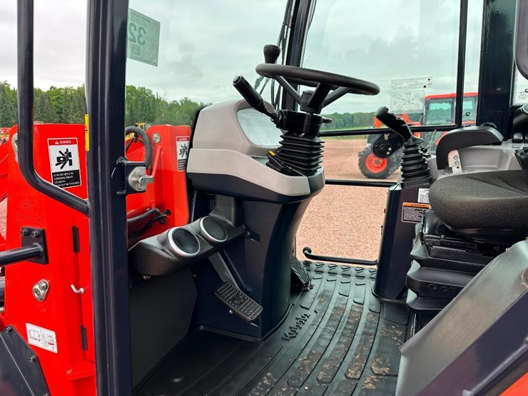 2021-kubota-r640-image-42