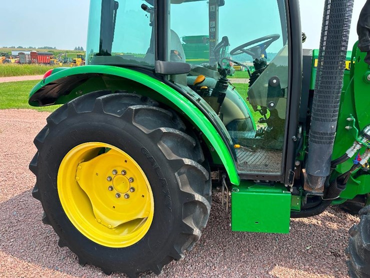 2020-john-deere-5075e-image-16