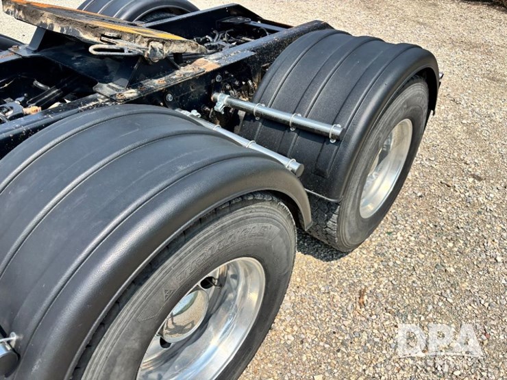 2016-kenworth-t880-image-32