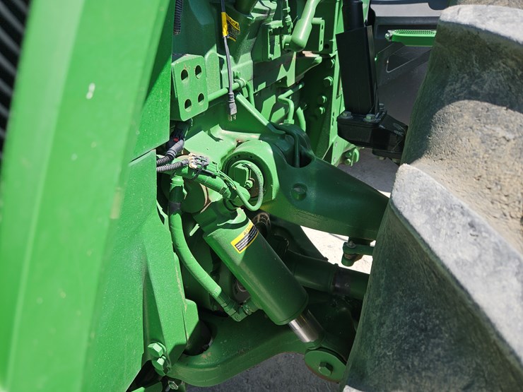 2014-john-deere-8335r-image-3