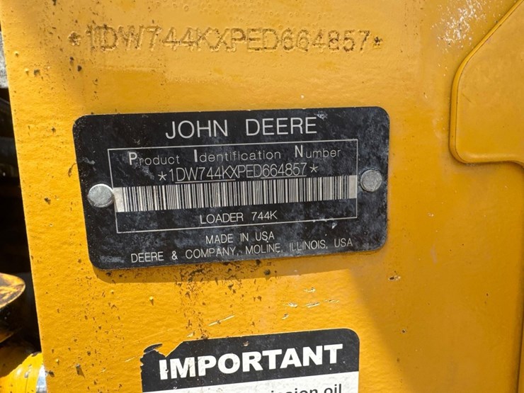2015-deere-744k-image-14