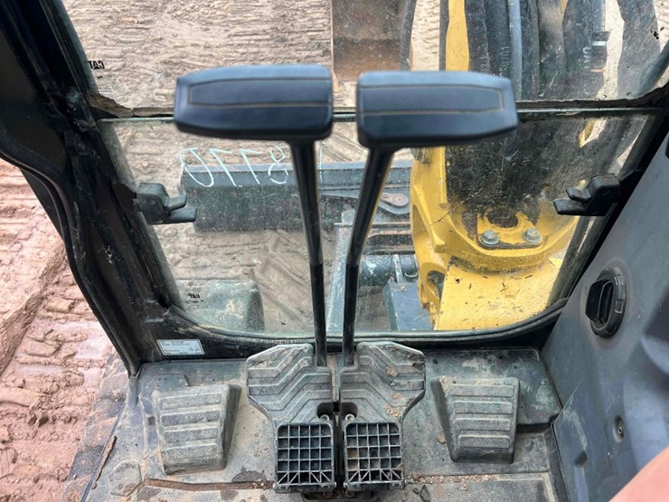 2022-caterpillar-305cr-image-37