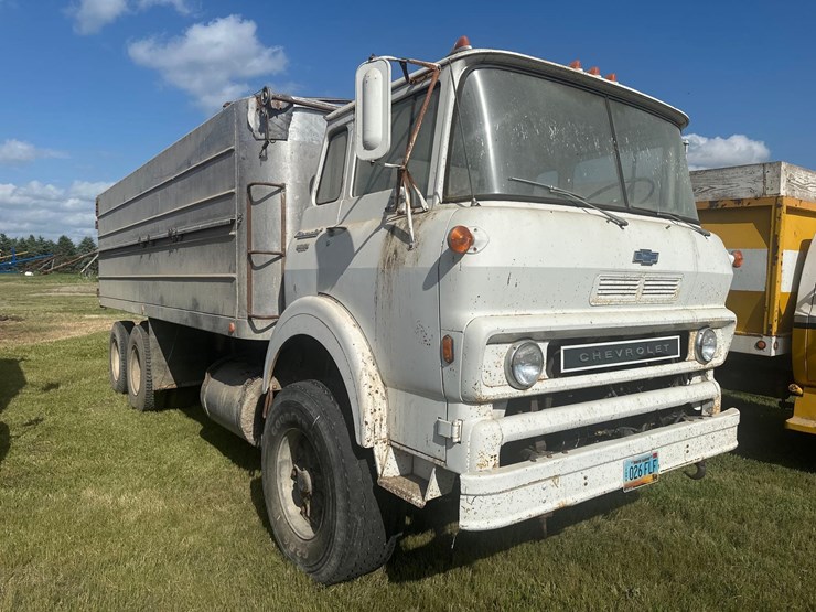 1974-chevrolet-70-image-1