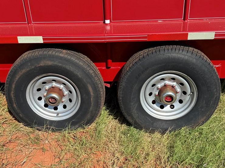 #18-•-2015-ww-livestock-trailer-image-10