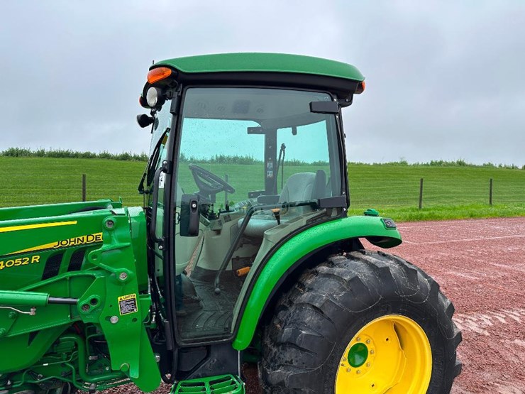2018-john-deere-4052r-image-18