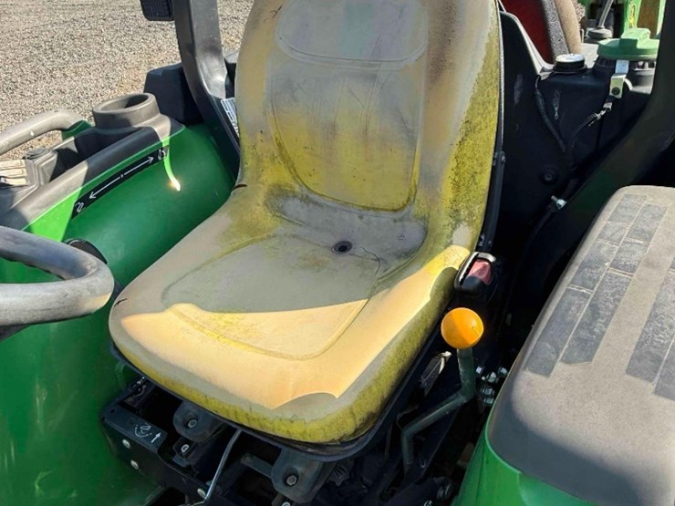2020-john-deere-3032e-image-13
