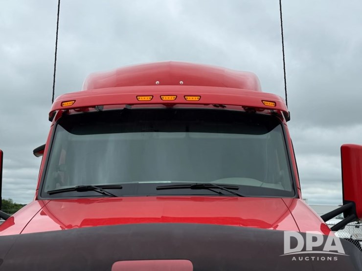 2018-peterbilt-579-image-11