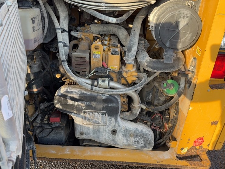 caterpillar-246d-image-11