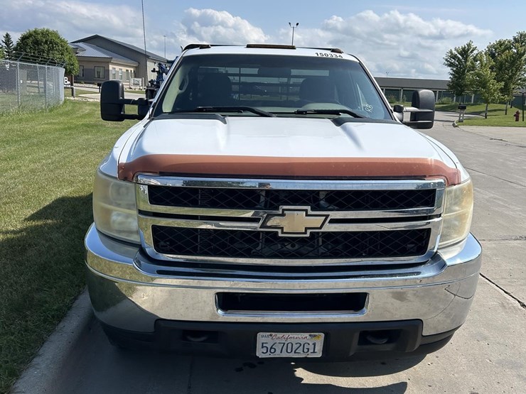 2011-chevrolet-3500hd-image-2