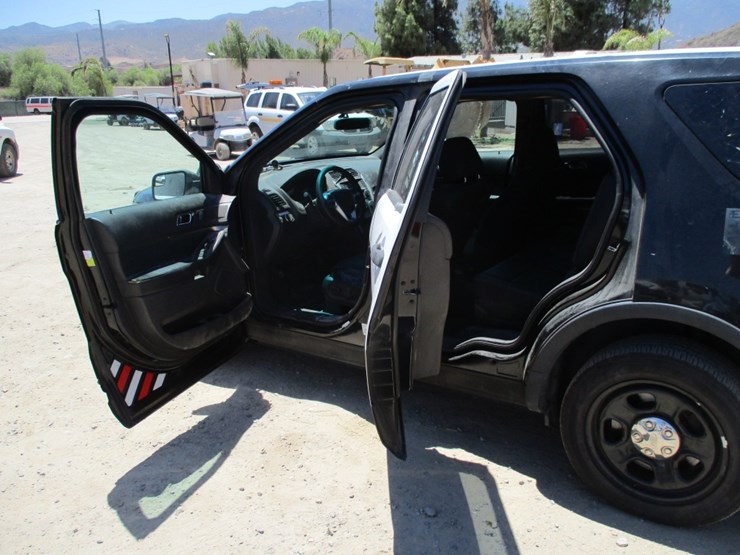2015-ford-explorer-image-12