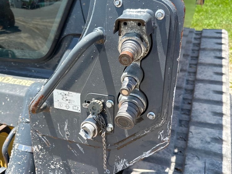 2018-deere-333g-image-11