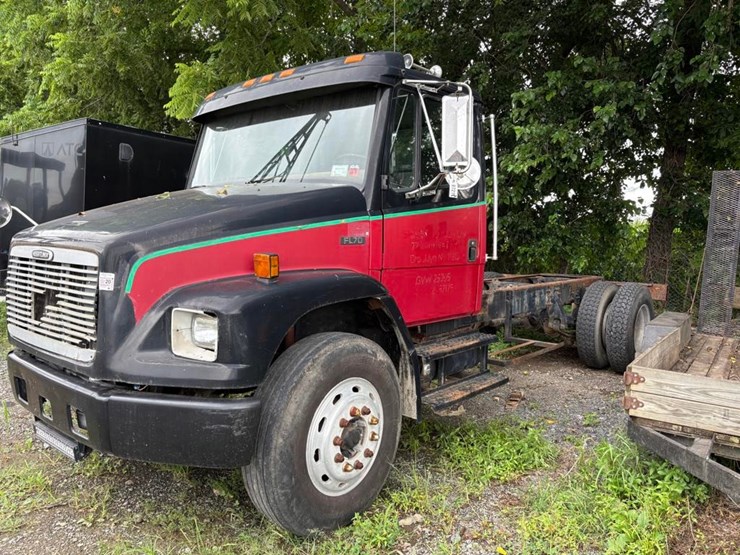 freightliner-fl70-image-1