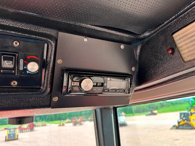 1980-massey-ferguson-2705-image-55