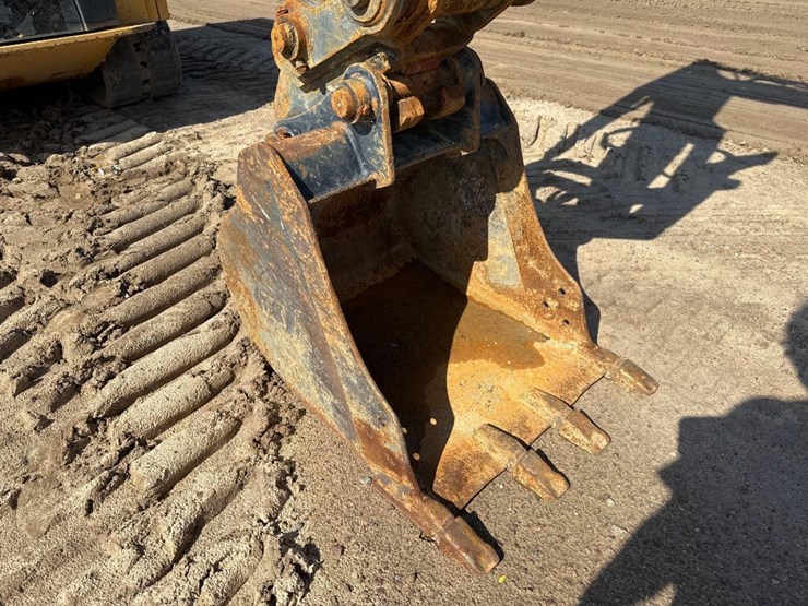2017-caterpillar-305.5e2-cr-image-28