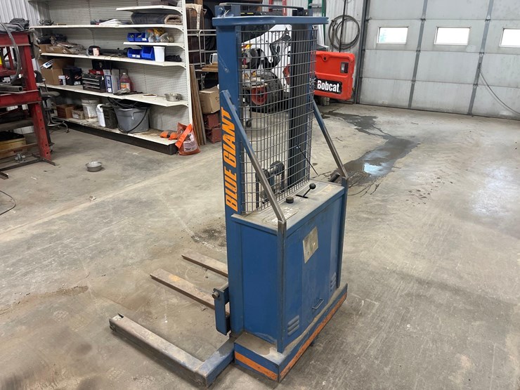 blue-giant-shop-forklift-image-2