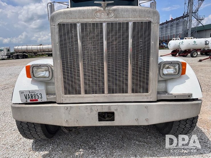 2000-peterbilt-357-image-18