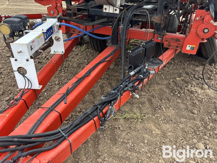 2014-kuhn-gladiator-1200-16r30-strip-till-machine-image-13