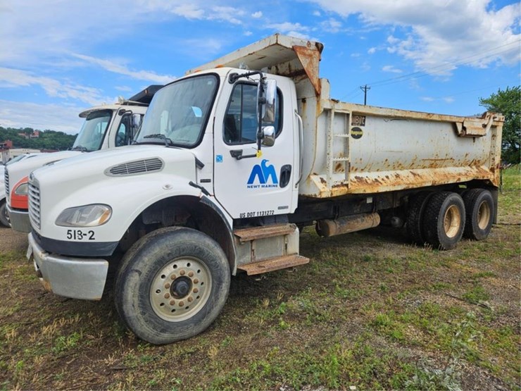 #2525-•-2006-freightliner-m2-tandem-axle-dump-truck-image-1