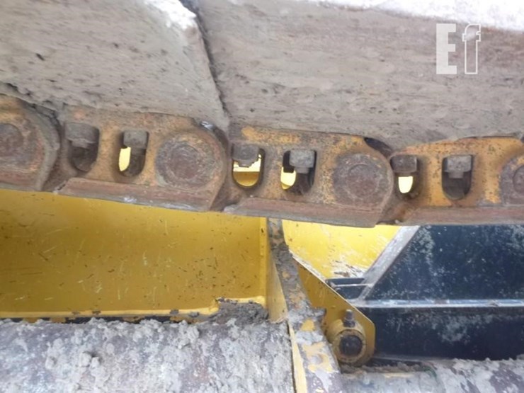 2021-deere-650k-lgp-image-40