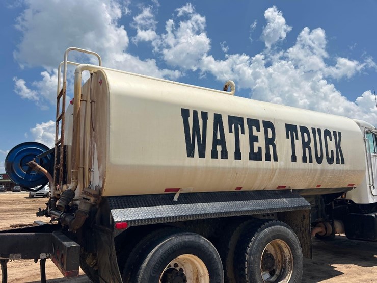 2003-peterbilt-330-image-19