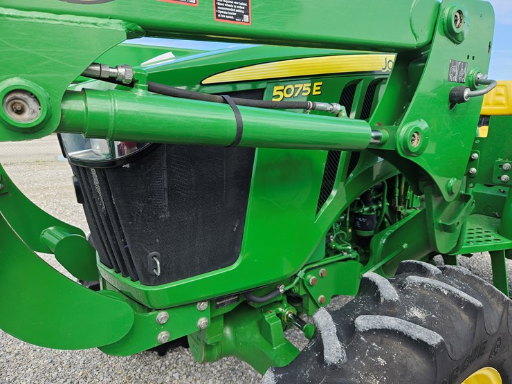 2015-john-deere-5075e-image-7