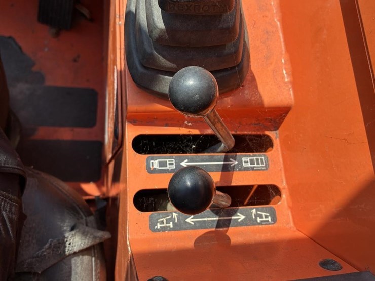 2015-jlg-8042-image-14