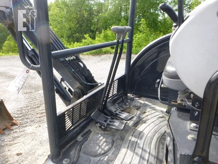 2022-deere-26g-image-11
