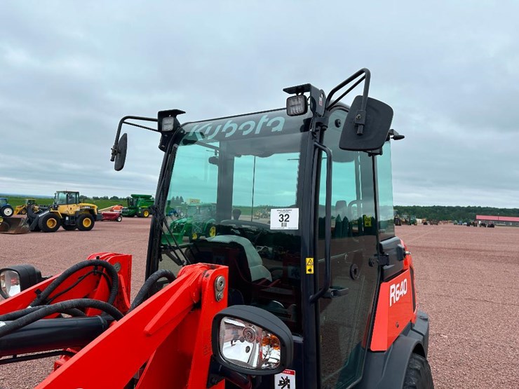 2021-kubota-r640-image-15