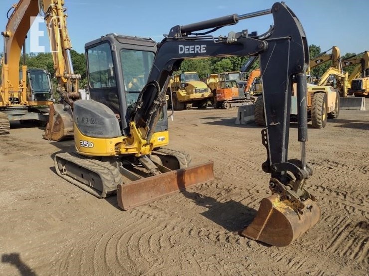 2006-deere-35d-image-48