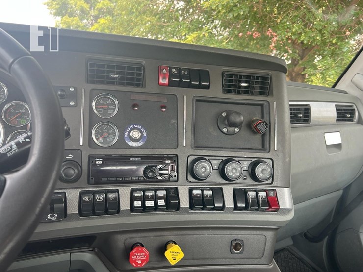 2019-kenworth-t680-image-23