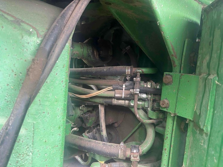john-deere-8440-image-8