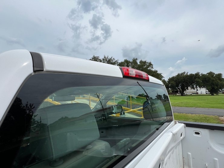 2015-chevrolet-silverado-2500hd-image-54