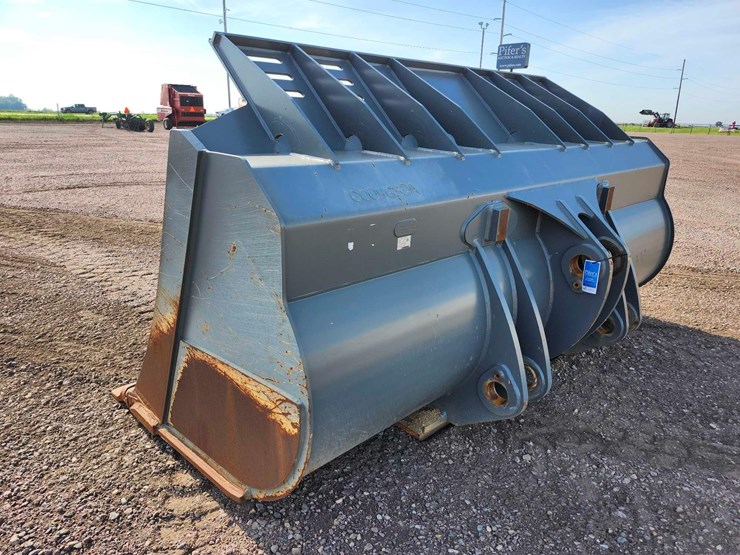 2021-liebherr-l586-bucket-image-4