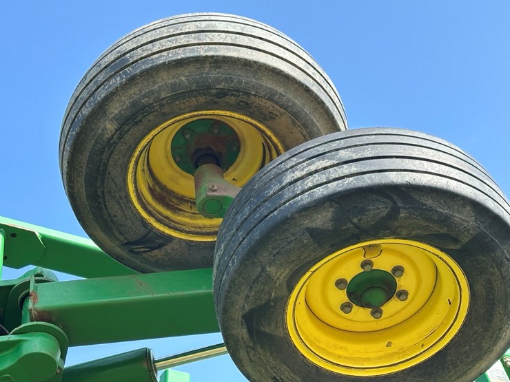 2012-john-deere-2210-image-12