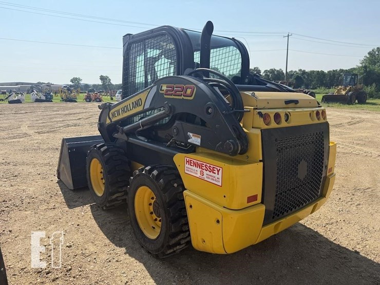 2019-new-holland-l220-image-6