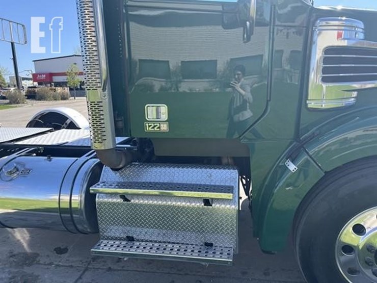 2015-freightliner-coronado-122-image-5