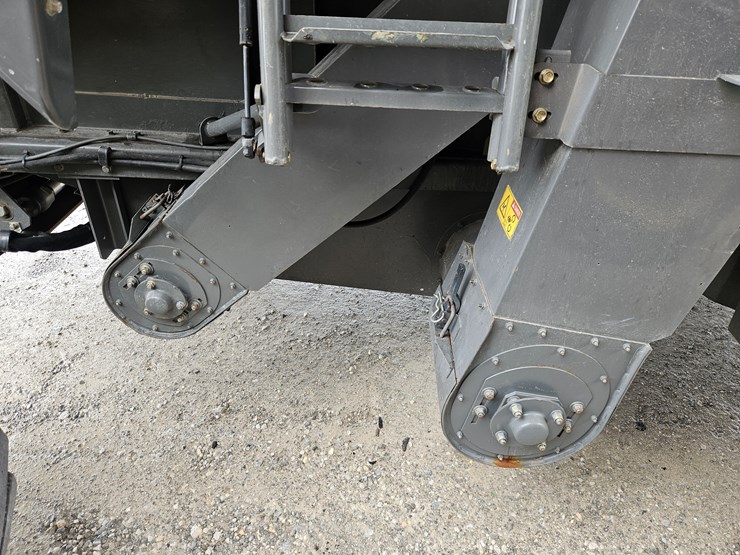 2009-gleaner-a76-image-26