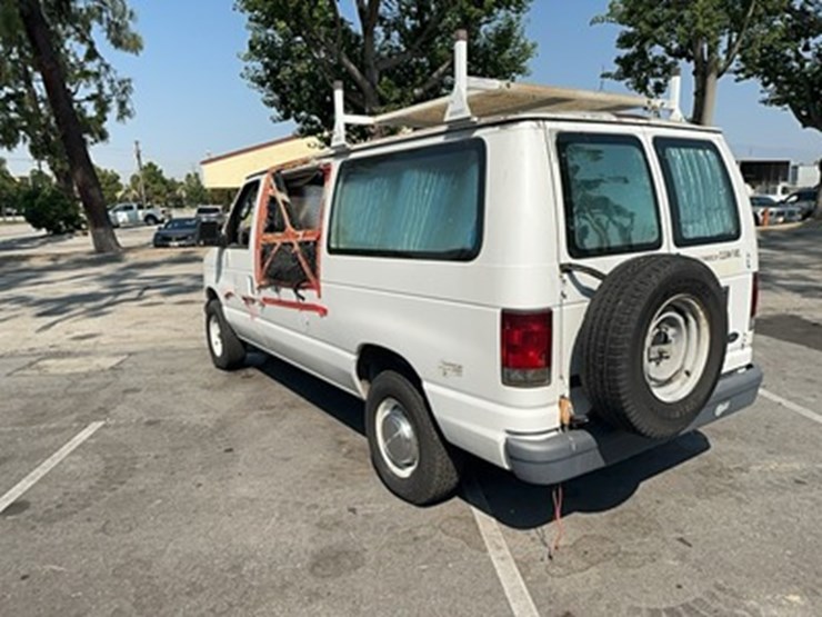 2004-ford-e350-image-3