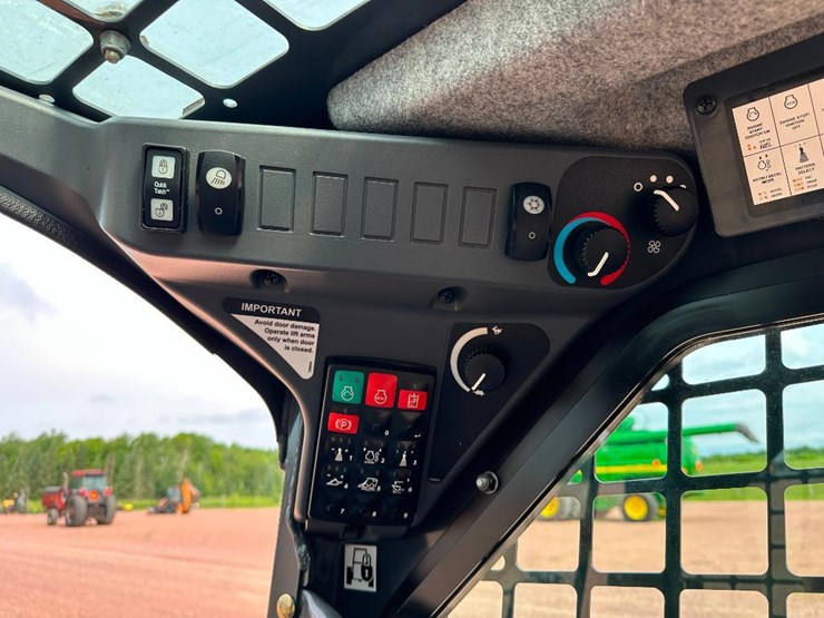 2023-deere-317g-image-40