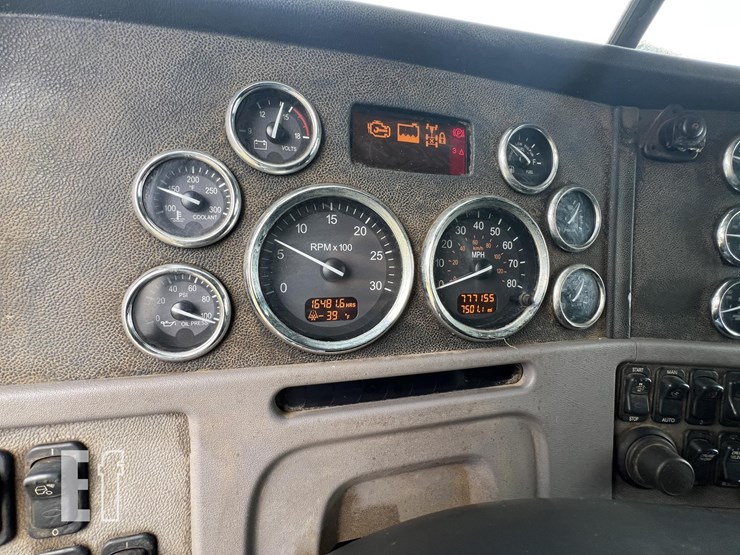 2013-peterbilt-386-image-11