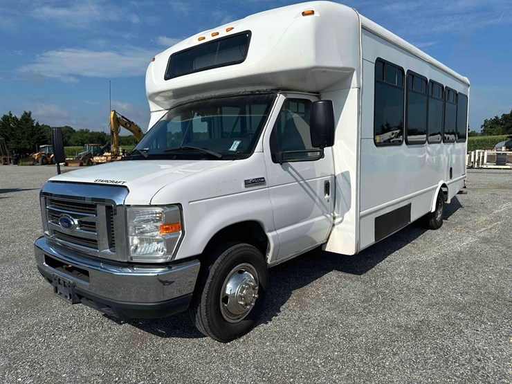 2017-ford-e450-image-1