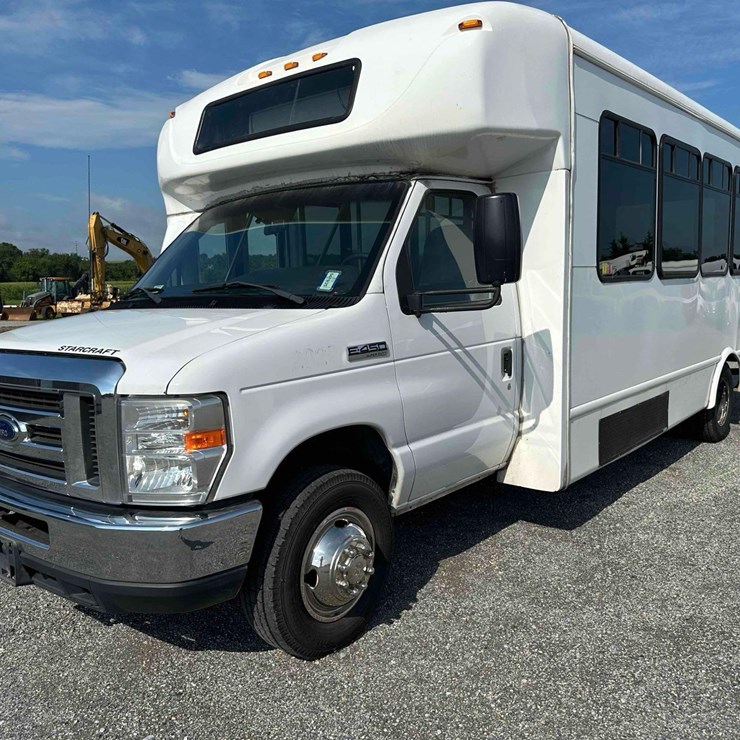 2017 FORD E450